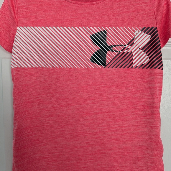 Under Armour Girl's (Size Medium) Pink Loose-Fit Heatgear T-Shirt - Picture 2 of 7
